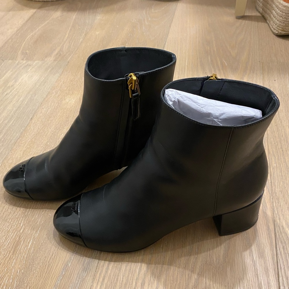 Tory Burch Shelby Ankle Booties (7, Black)